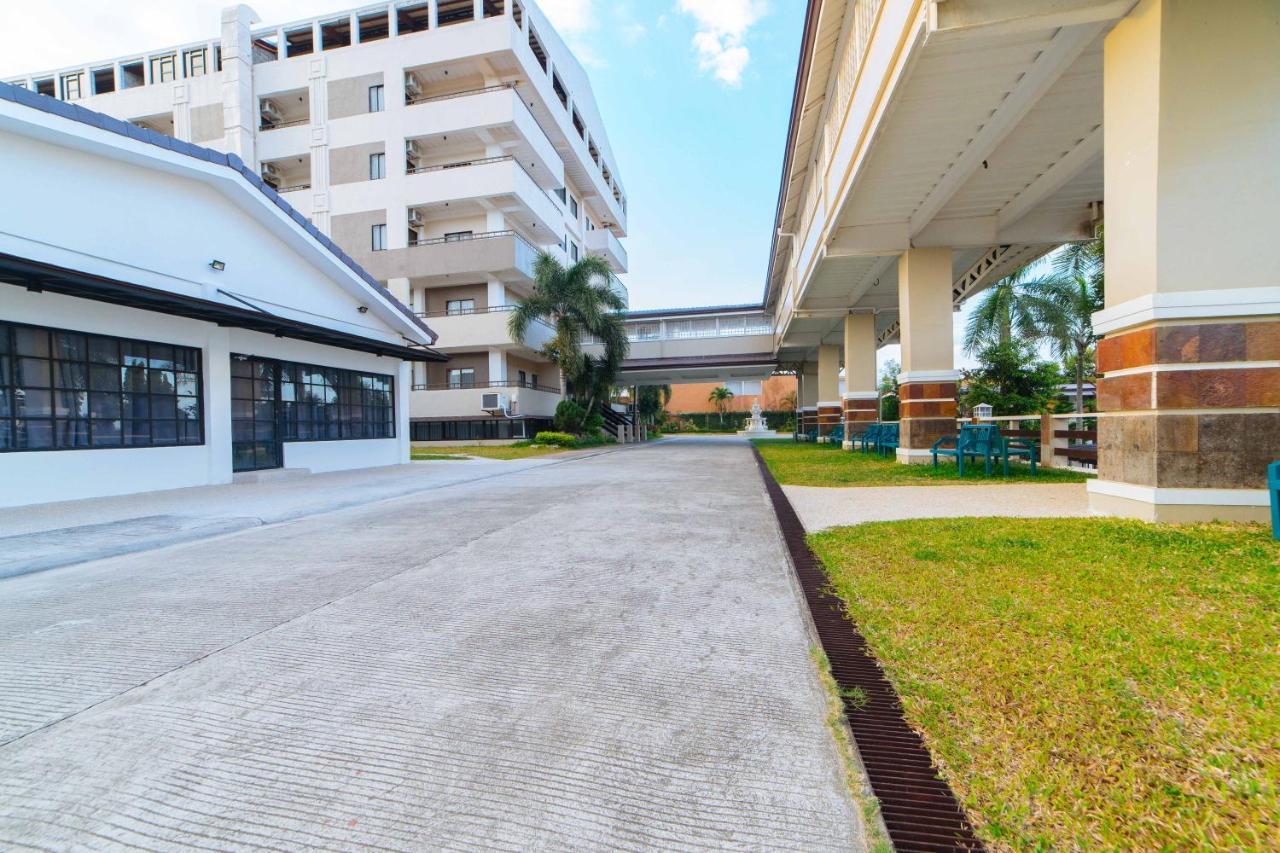 Reddoorz Premium @ Sta Rosa Tagaytay Road Hotell Silang Exteriör bild
